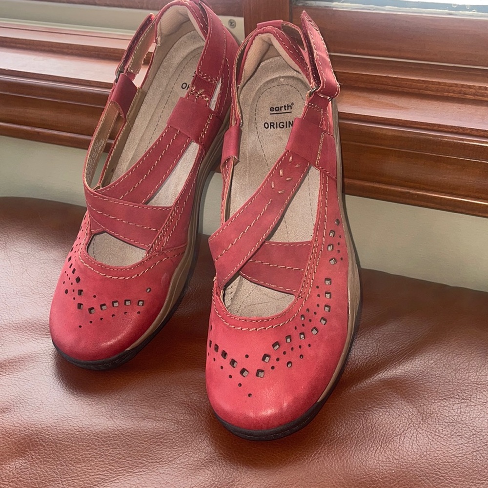 New Women’s Red Earth Origins Shoes!